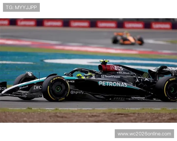 F1赛季最新动态：梅赛德斯车队与汉密尔顿续约谈判进入关键阶段